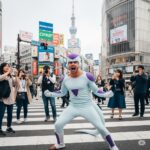 渋谷スクランブル交差点、一時騒然！ フリーザ様降臨で観光客大混乱